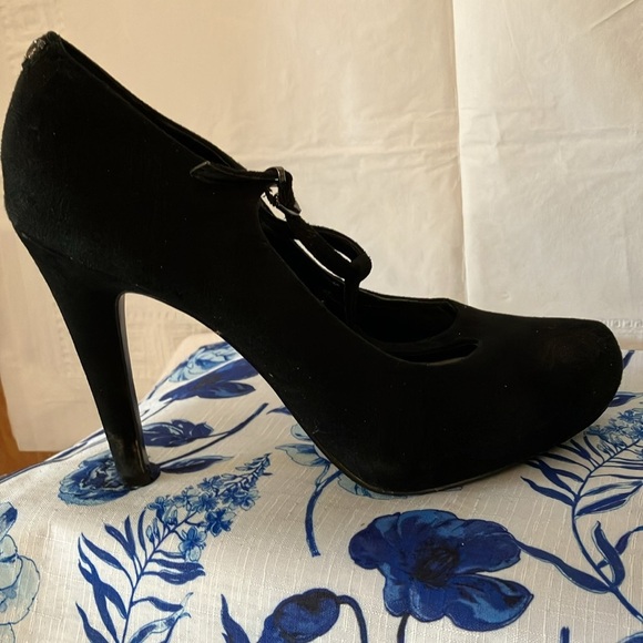 Guess Women’s Black Suede T-Strap 4 1/2” Stiletto Sz 9 Heels-small G on heels - Picture 6 of 13
